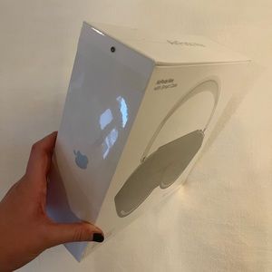 BRAND NEW Apple Airpods Max Headphones in Green